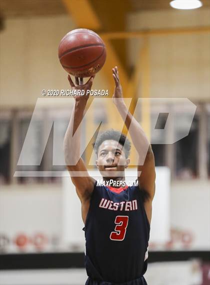 Thumbnail 2 in Tulare Western vs. Kingsburg (Poly Wilhelmsen Tournament) photogallery.