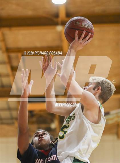 Thumbnail 2 in Tulare Western vs. Kingsburg (Poly Wilhelmsen Tournament) photogallery.