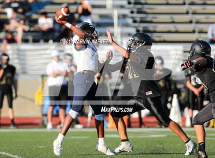 Thumbnail 3 in Oak Park vs Mission Prep photogallery.