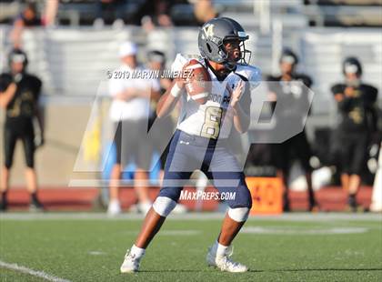 Thumbnail 2 in Oak Park vs Mission Prep photogallery.