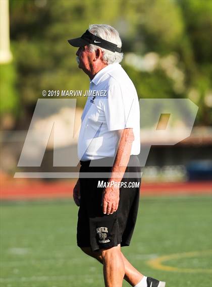 Thumbnail 3 in Oak Park vs Mission Prep photogallery.