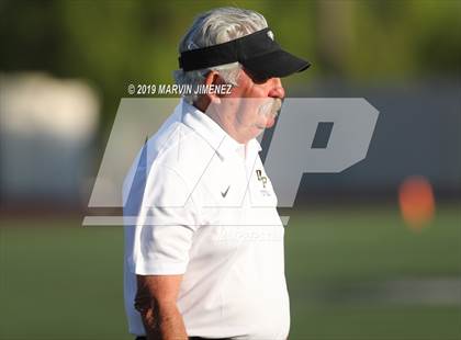 Thumbnail 3 in Oak Park vs Mission Prep photogallery.
