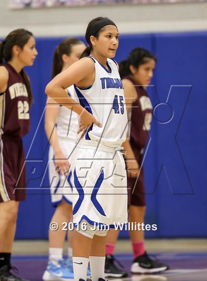 Thumbnail 1 in Valley Christian vs Winslow photogallery.