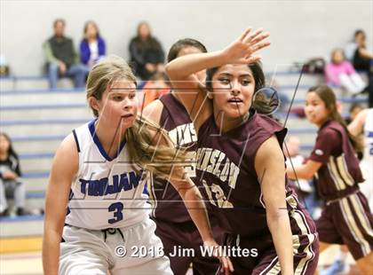 Thumbnail 2 in Valley Christian vs Winslow photogallery.