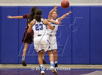 Thumbnail 1 in Valley Christian vs Winslow photogallery.