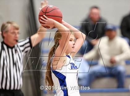 Thumbnail 2 in Valley Christian vs Winslow photogallery.