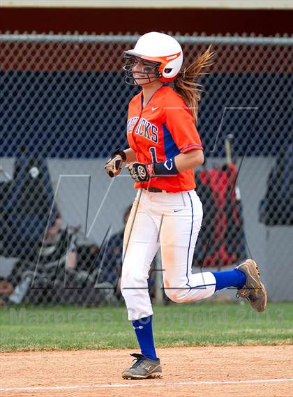 Thumbnail 3 in Marvin Ridge vs Hough photogallery.