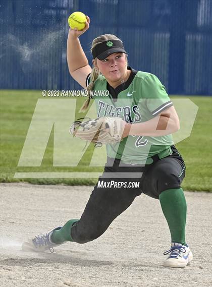 Thumbnail 2 in Yorktown vs Mississinewa (IHSAA 3A Round 1) photogallery.