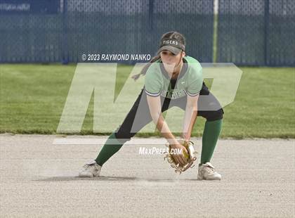 Thumbnail 1 in Yorktown vs Mississinewa (IHSAA 3A Round 1) photogallery.