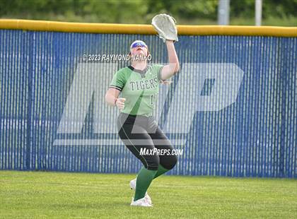 Thumbnail 2 in Yorktown vs Mississinewa (IHSAA 3A Round 1) photogallery.