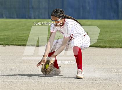 Thumbnail 1 in Yorktown vs Mississinewa (IHSAA 3A Round 1) photogallery.
