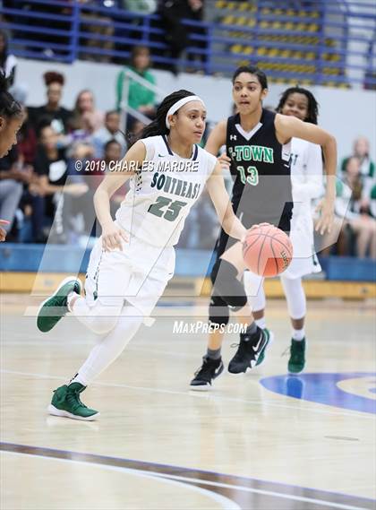 Thumbnail 3 in Cary vs. Southeast Raleigh (NCHSAA 4A Regional Playoff) photogallery.