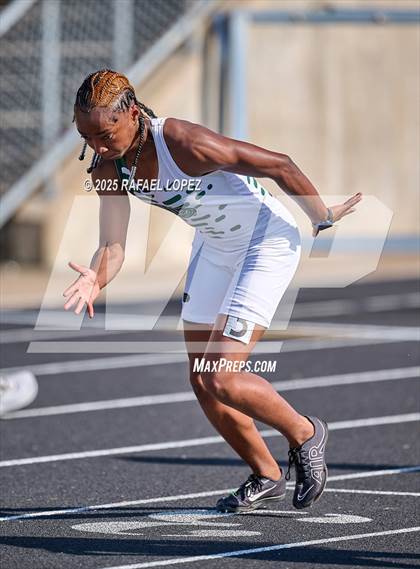 Thumbnail 1 in UIL 6A Track & Field Area 21&22 (200M) photogallery.