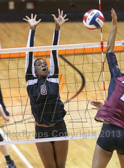 Thumbnail 2 in Plano vs. Round Rock (UIL 5A Region 2 Semifinal Playoff) photogallery.
