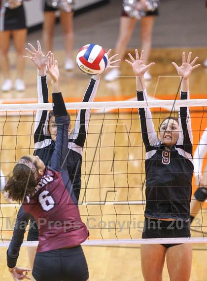 Thumbnail 2 in Plano vs. Round Rock (UIL 5A Region 2 Semifinal Playoff) photogallery.