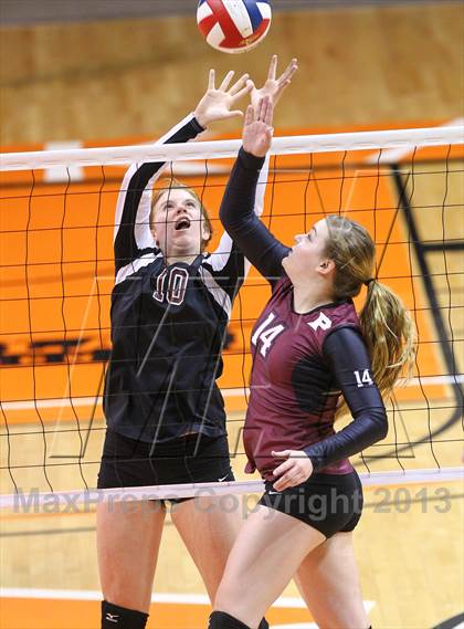 Thumbnail 2 in Plano vs. Round Rock (UIL 5A Region 2 Semifinal Playoff) photogallery.