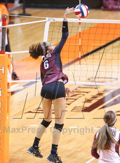 Thumbnail 1 in Plano vs. Round Rock (UIL 5A Region 2 Semifinal Playoff) photogallery.