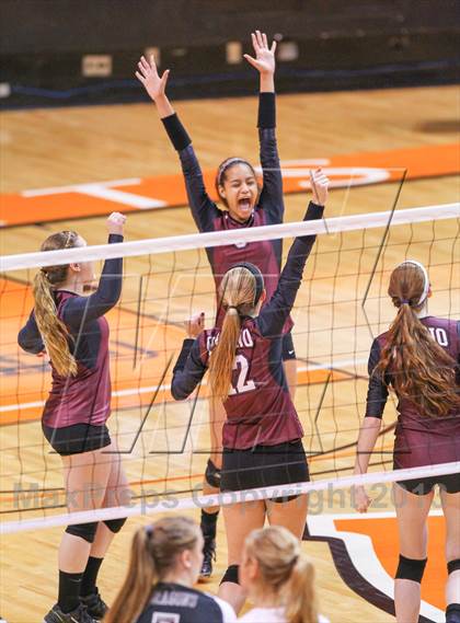 Thumbnail 2 in Plano vs. Round Rock (UIL 5A Region 2 Semifinal Playoff) photogallery.