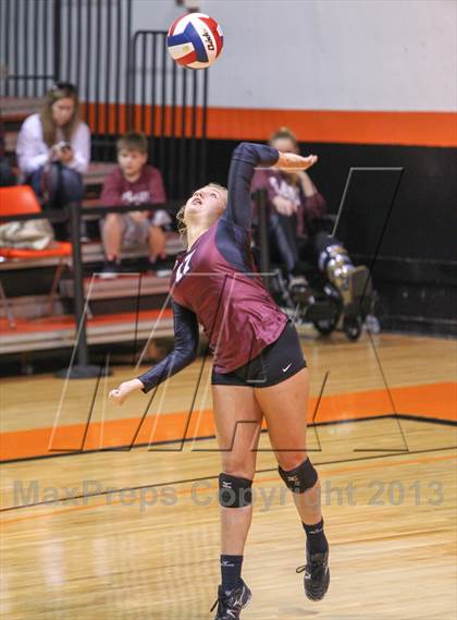 Thumbnail 1 in Plano vs. Round Rock (UIL 5A Region 2 Semifinal Playoff) photogallery.