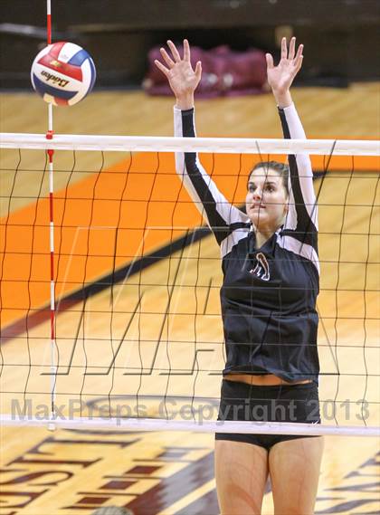 Thumbnail 1 in Plano vs. Round Rock (UIL 5A Region 2 Semifinal Playoff) photogallery.