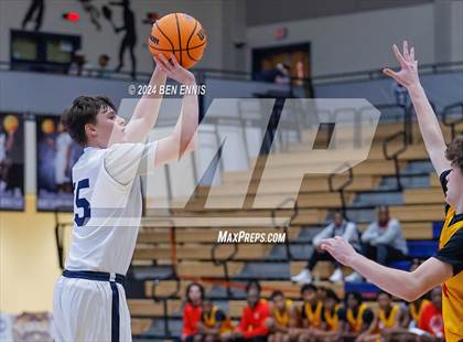 Thumbnail 1 in Clarke Central vs. Marietta (Lemon Street Classic) photogallery.