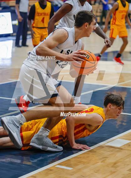 Thumbnail 1 in Clarke Central vs. Marietta (Lemon Street Classic) photogallery.