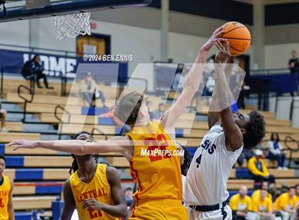 Thumbnail 2 in Clarke Central vs. Marietta (Lemon Street Classic) photogallery.