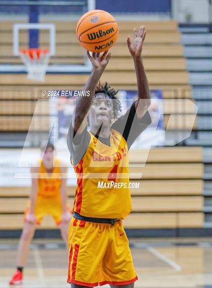 Thumbnail 3 in Clarke Central vs. Marietta (Lemon Street Classic) photogallery.