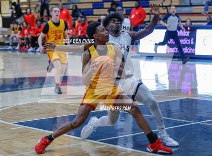 Thumbnail 3 in Clarke Central vs. Marietta (Lemon Street Classic) photogallery.