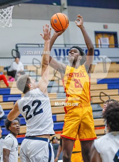 Thumbnail 1 in Clarke Central vs. Marietta (Lemon Street Classic) photogallery.