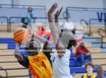 Thumbnail 2 in Clarke Central vs. Marietta (Lemon Street Classic) photogallery.