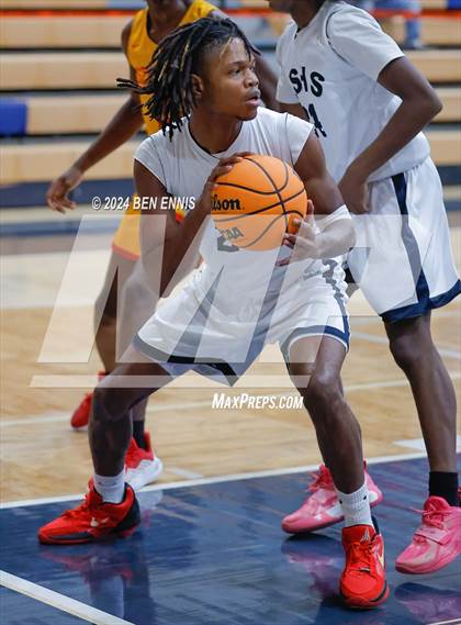 Thumbnail 2 in Clarke Central vs. Marietta (Lemon Street Classic) photogallery.