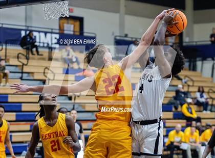 Thumbnail 3 in Clarke Central vs. Marietta (Lemon Street Classic) photogallery.