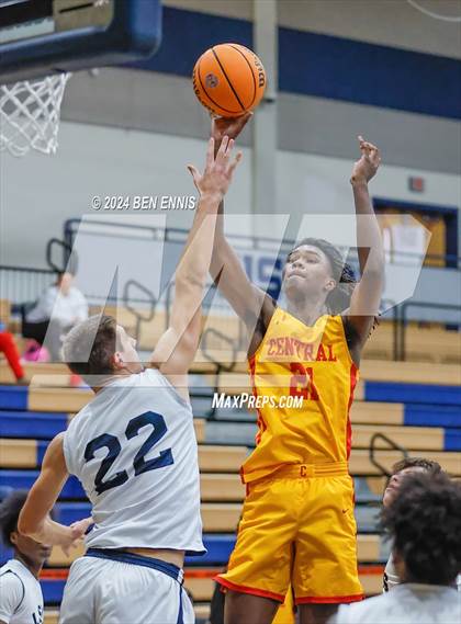 Thumbnail 3 in Clarke Central vs. Marietta (Lemon Street Classic) photogallery.