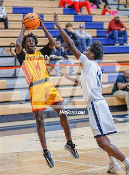 Thumbnail 3 in Clarke Central vs. Marietta (Lemon Street Classic) photogallery.