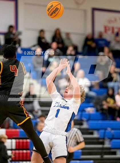 Thumbnail 1 in Clovis West vs Rocklin (NorCal Tip-Off Final) photogallery.
