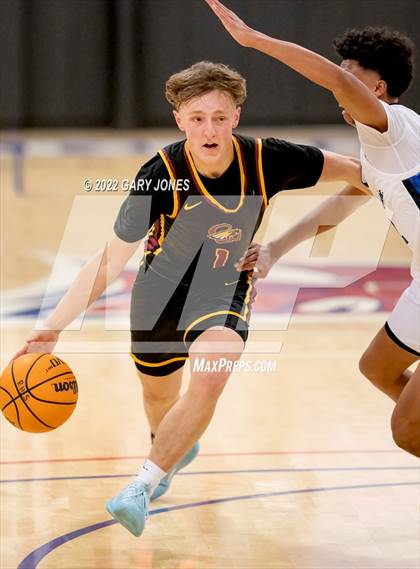 Thumbnail 1 in Clovis West vs Rocklin (NorCal Tip-Off Final) photogallery.