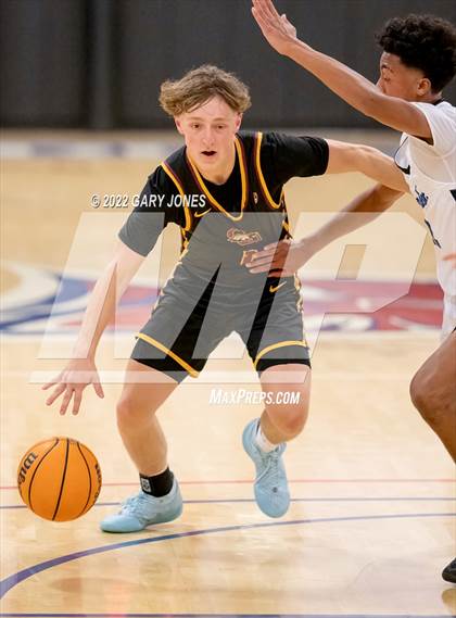 Thumbnail 3 in Clovis West vs Rocklin (NorCal Tip-Off Final) photogallery.