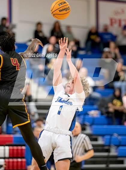 Thumbnail 3 in Clovis West vs Rocklin (NorCal Tip-Off Final) photogallery.