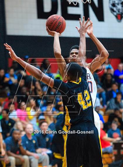 Thumbnail 2 in Pamlico County vs. New Bern photogallery.