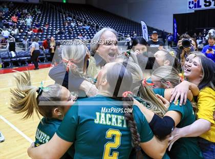 Thumbnail 2 in Clifton vs. Boyd (UIL 3A D2 Volleyball Final) photogallery.