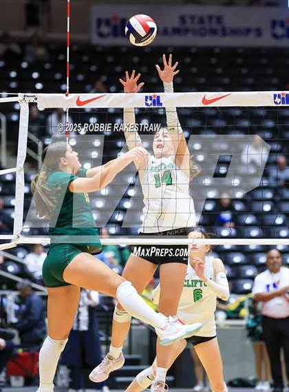 Thumbnail 1 in Clifton vs. Boyd (UIL 3A D2 Volleyball Final) photogallery.