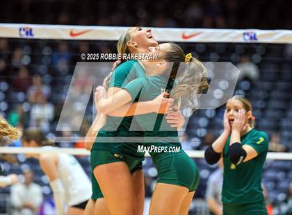 Thumbnail 1 in Clifton vs. Boyd (UIL 3A D2 Volleyball Final) photogallery.