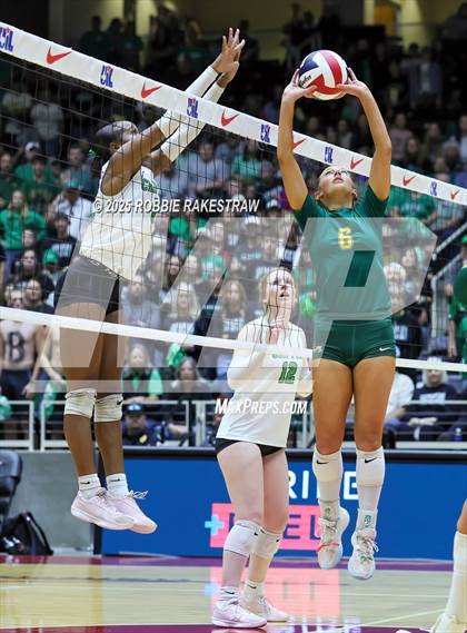 Thumbnail 3 in Clifton vs. Boyd (UIL 3A D2 Volleyball Final) photogallery.
