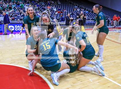 Thumbnail 1 in Clifton vs. Boyd (UIL 3A D2 Volleyball Final) photogallery.