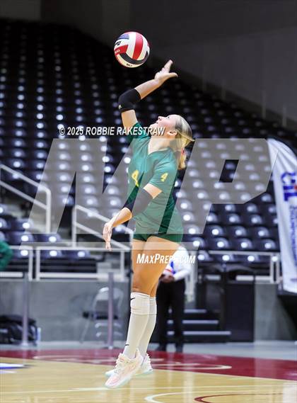 Thumbnail 1 in Clifton vs. Boyd (UIL 3A D2 Volleyball Final) photogallery.
