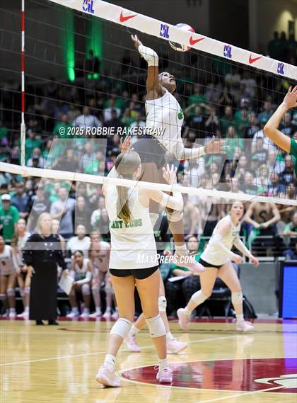 Thumbnail 3 in Clifton vs. Boyd (UIL 3A D2 Volleyball Final) photogallery.