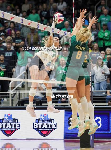 Thumbnail 1 in Clifton vs. Boyd (UIL 3A D2 Volleyball Final) photogallery.