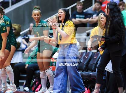 Thumbnail 1 in Clifton vs. Boyd (UIL 3A D2 Volleyball Final) photogallery.