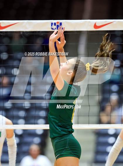 Thumbnail 3 in Clifton vs. Boyd (UIL 3A D2 Volleyball Final) photogallery.
